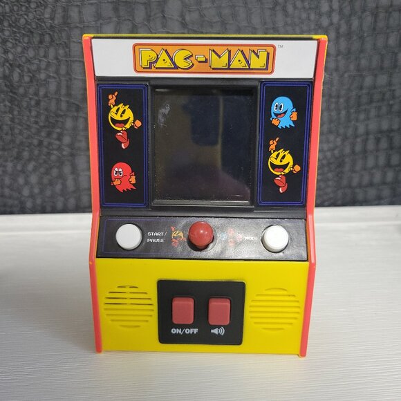 HANDHELD ELECTRONIC PACMAN GAME, GOOD CONDITION, VIDEO GAME - Picture 1 of 5